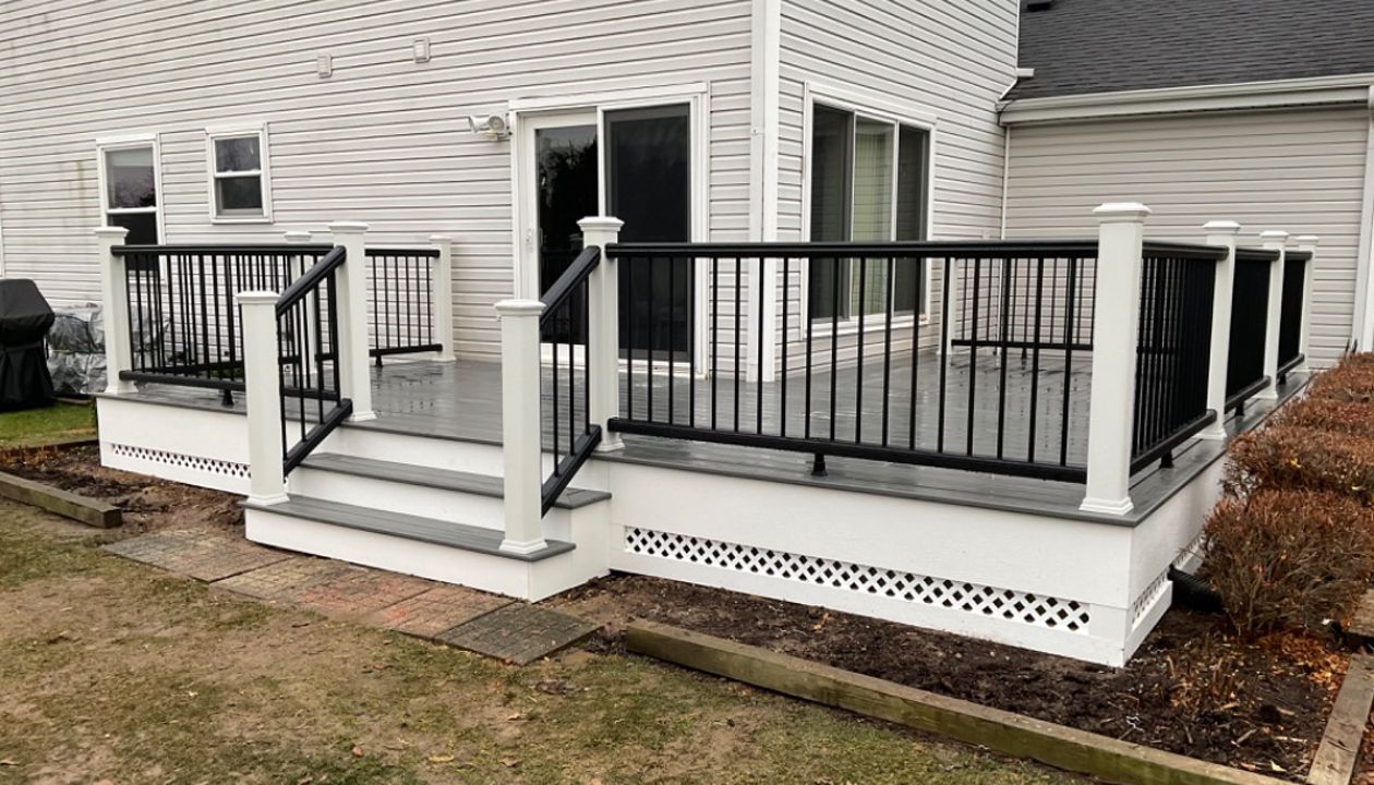 Trex Deck in Lake in the Hills