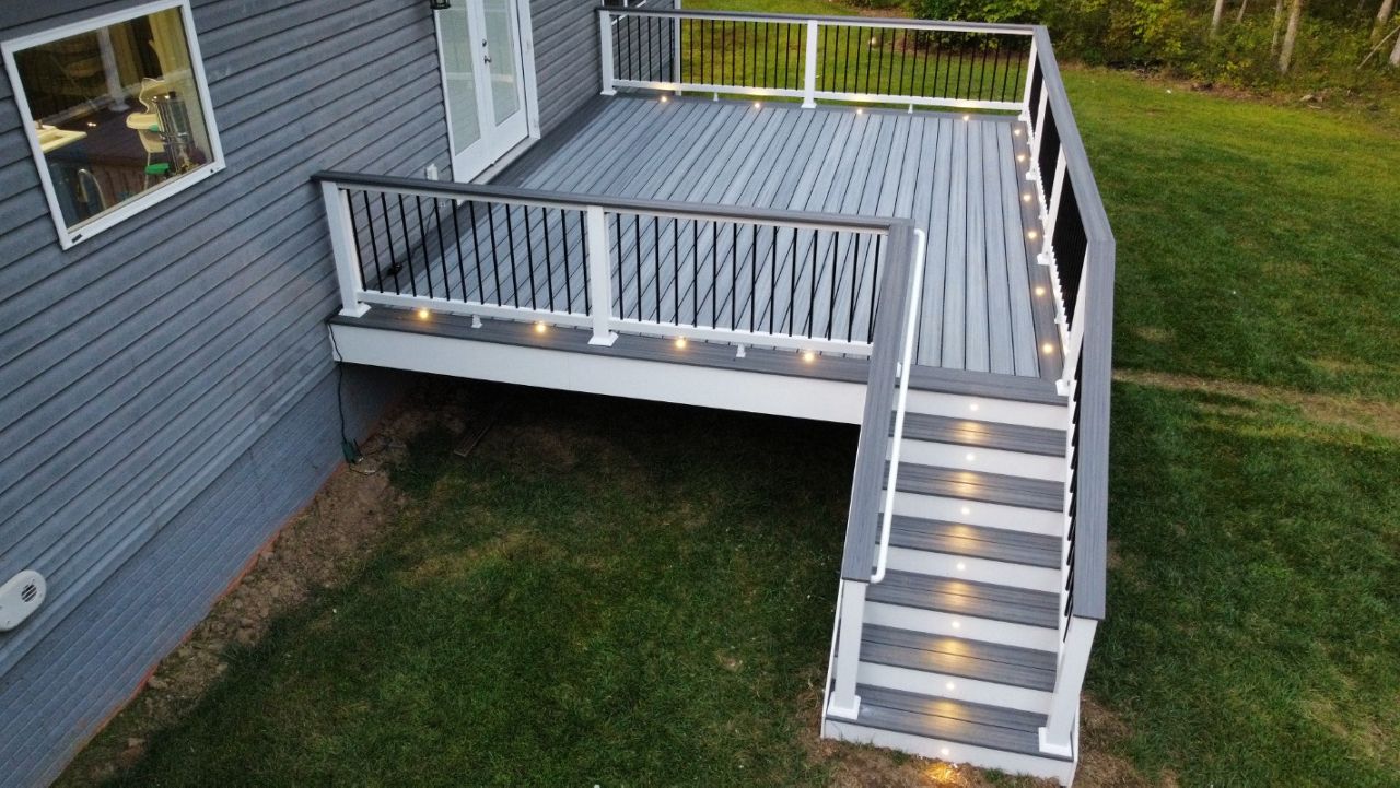 Trex deck with LED Lights, Drink Rail and Picture Frame