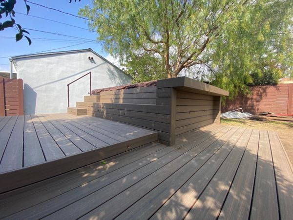 Trex Enhance on-ground pool deck with a bar and a bench in Coastal Bluff