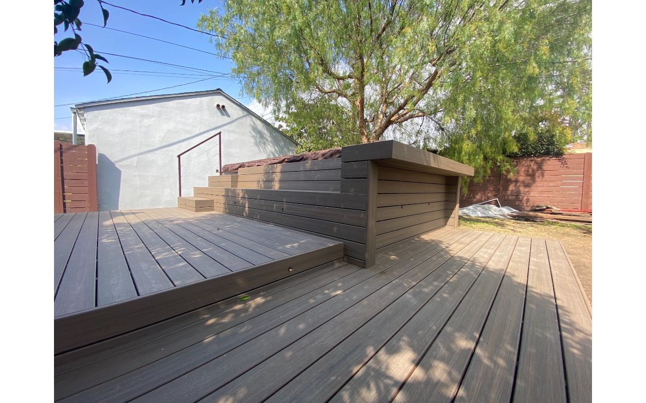 Trex Enhance on-ground pool deck with a bar and a bench in Coastal Bluff