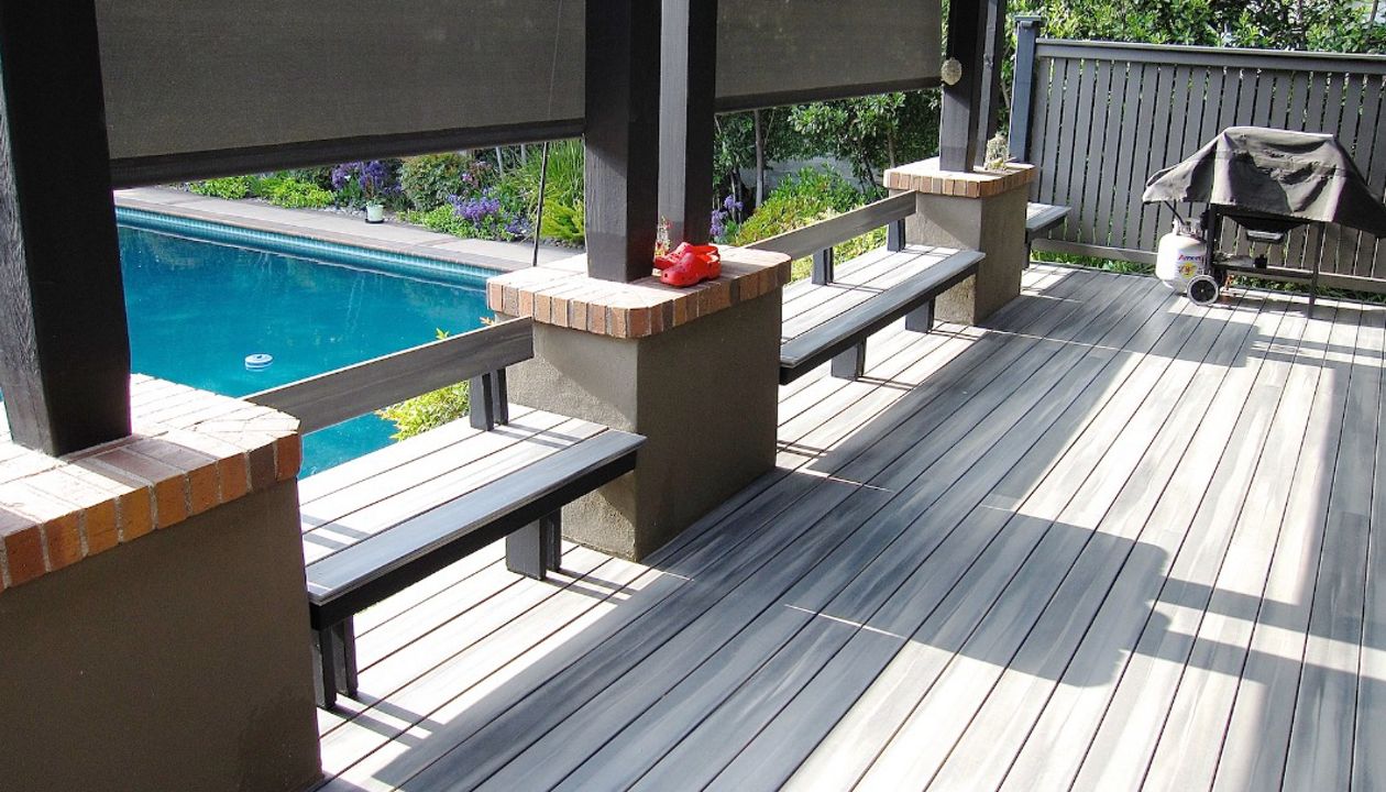 Trex Transcend deck in Island Mist