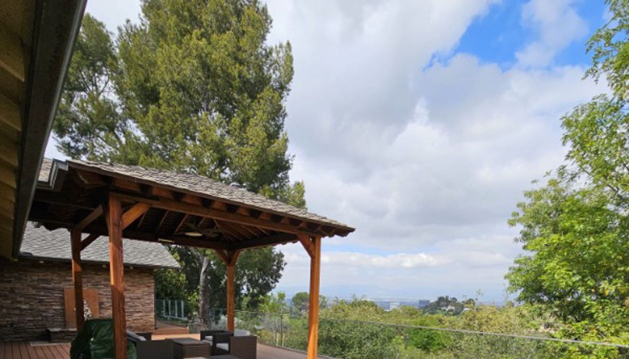 Trex Transcend Deck in Tiki Torch