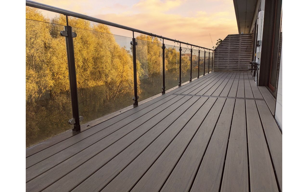 Balham, Wandsworth SW18 Trex Transcend Lineage Biscayne Balcony Deck Oilcanfinish Outdoor Living