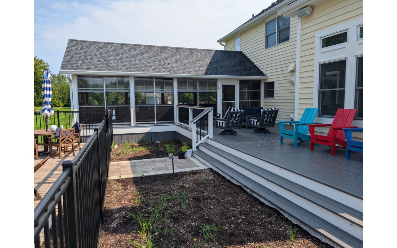 Trex Deck and Screen Room in Lakemoor