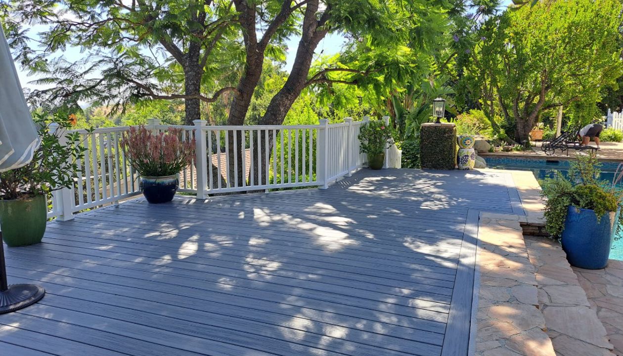 Trex Transcend deck in Island Mist