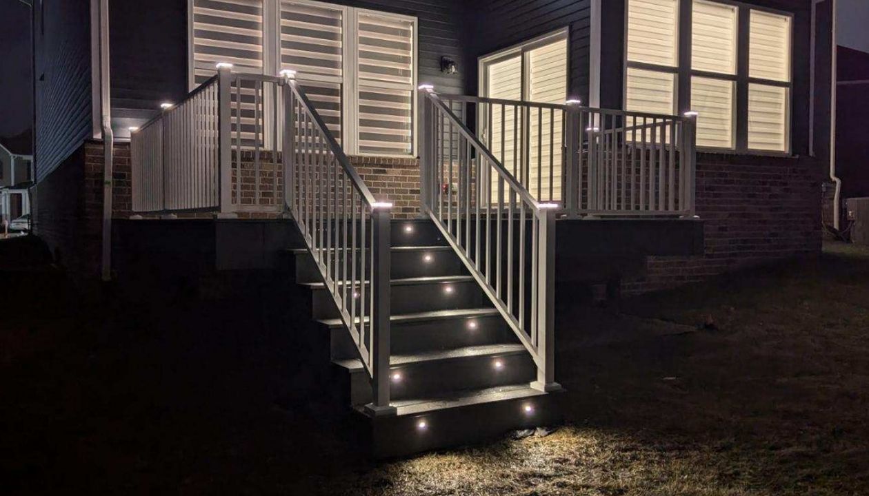 Trex Signature Rail with LED caps and riser step lights