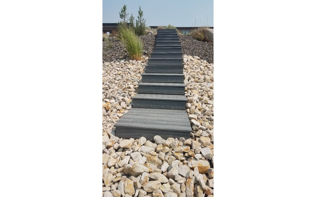 Trex Island Mist stairs to backyard in Reno, NV