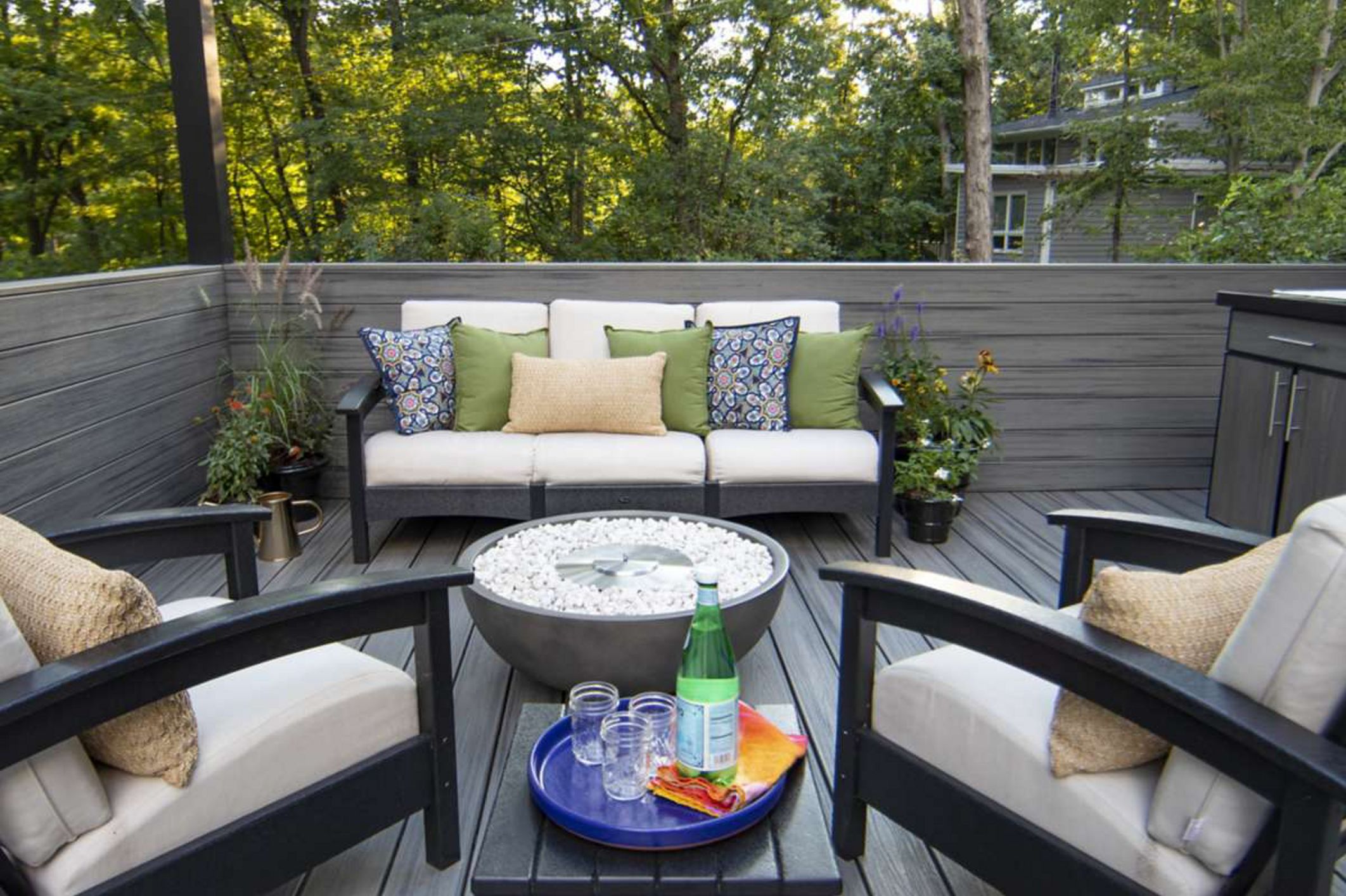 Homeowner's Outdoor Space Features Trex Outdoor LIving Products | Trex