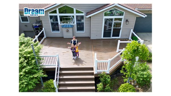 Built for moments like this.  This Trex Enhance Naturals Toasted Sand deck gives you the look of wood without the upkeep, creating a space that’s ready for everyday life and everything that comes with it.