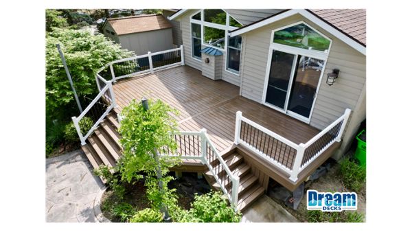 Simple done right.  Built with Trex Enhance Naturals in Toasted Sand, this deck brings a warm, natural tone that fits seamlessly with the home. Finished with clean white railing and black balusters for a sharp, modern contrast.