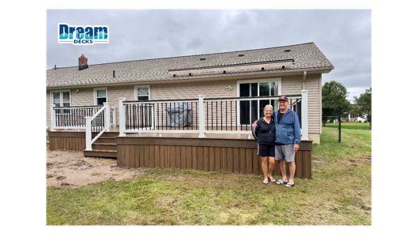 Built right, and it shows.  This deck features Trex Enhance Naturals Toasted Sand decking, fascia, and solid skirting for a seamless finish, paired with Trex Select railing and a Spiced Rum drink rail. A clean, low-maintenance upgrade built to last.