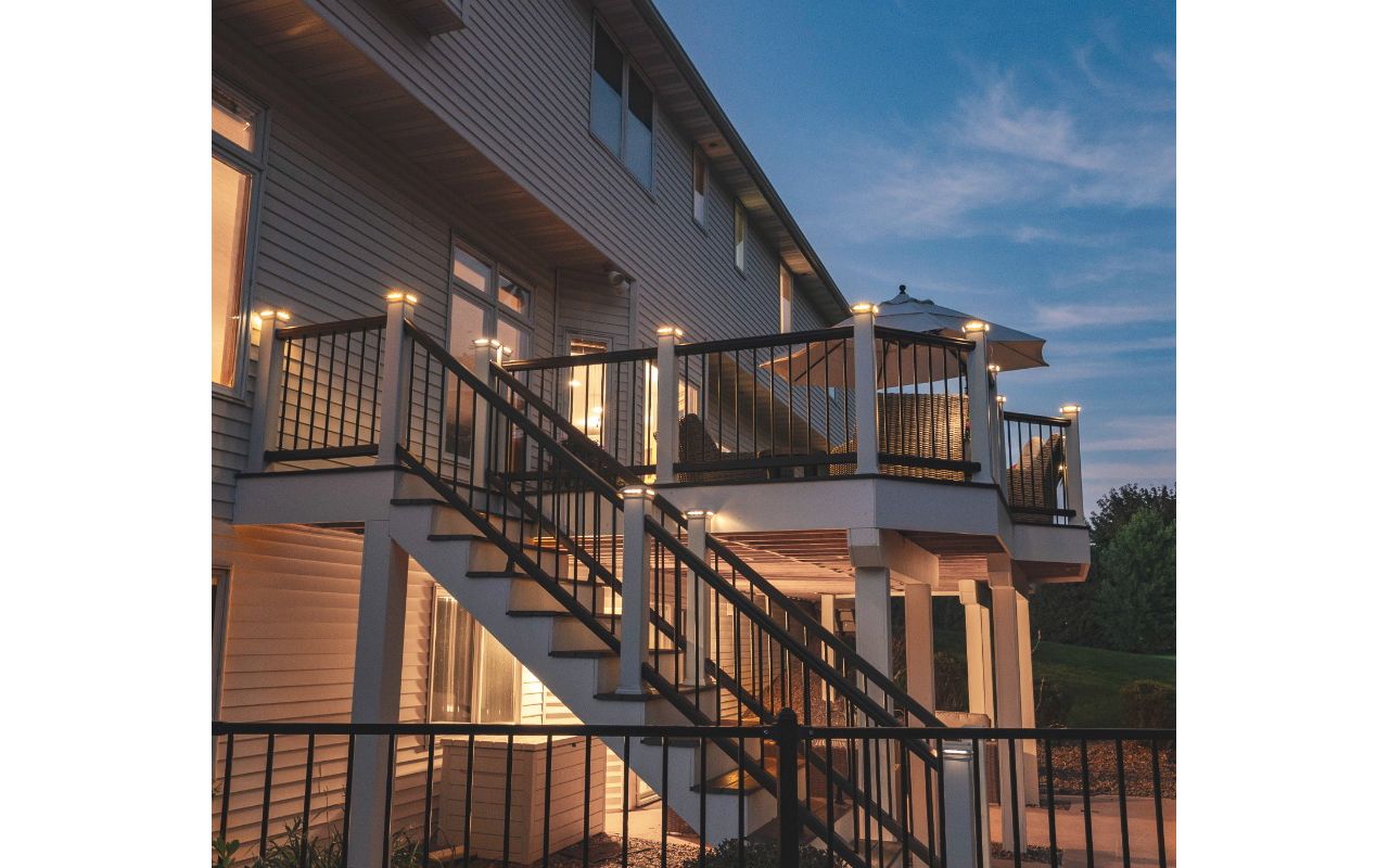 Trex Deck with Trex Transcend Railing