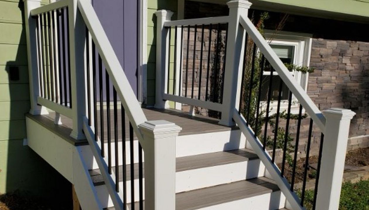 Stair Entrance Using Trex Enhance Naturals Rocky Harbor Decking and Trex Select Railing