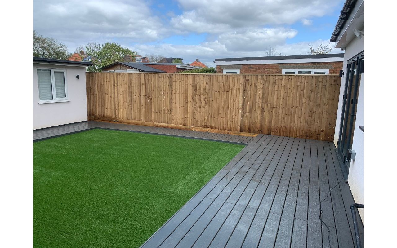 Trex Enhance Basics Clam Shell Wrap-around Decking, Middlesex