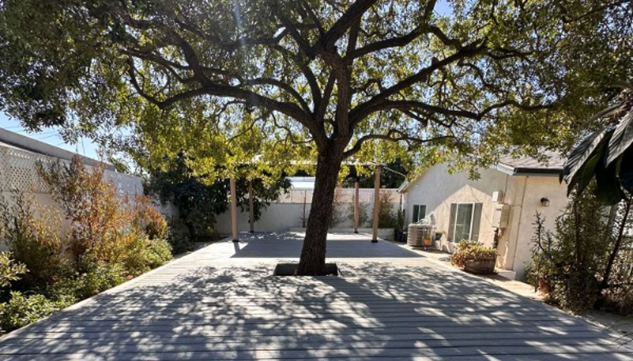 Foggy Wharf Courtyard Deck 7