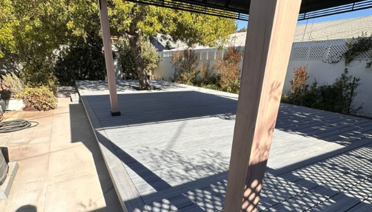 Foggy Wharf Courtyard Deck 8