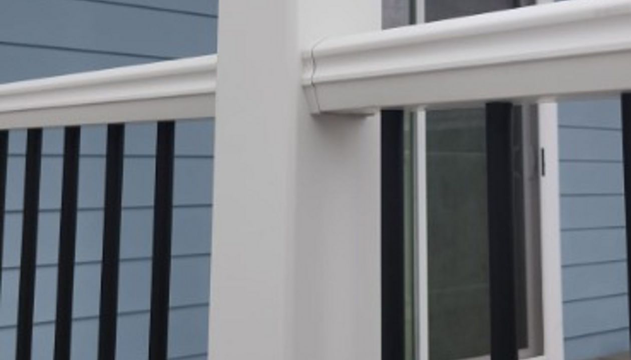 TREX Guardrail Post Cap and Handrail