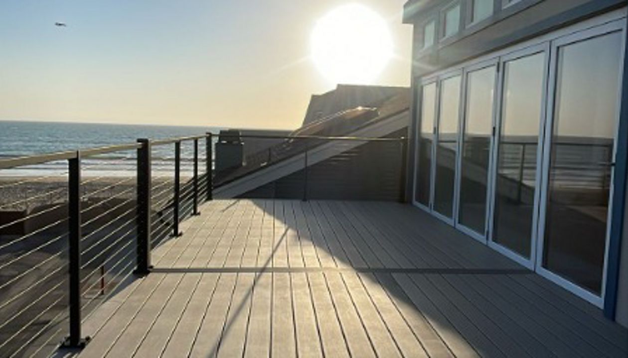Trex composite deck and aluminum cable railing