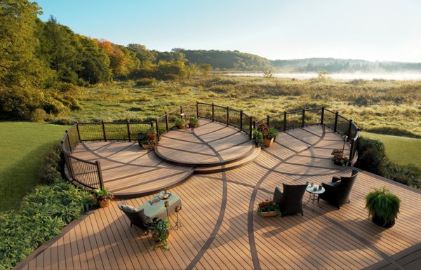 A Trex deck made to look like leaves with interesting shaping and outlining with the deck board colors and curving of the deck. 