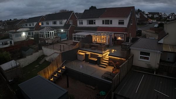 Trex Transcend Island Mist, Clam Shell Border and numerous lights  with frameless glass