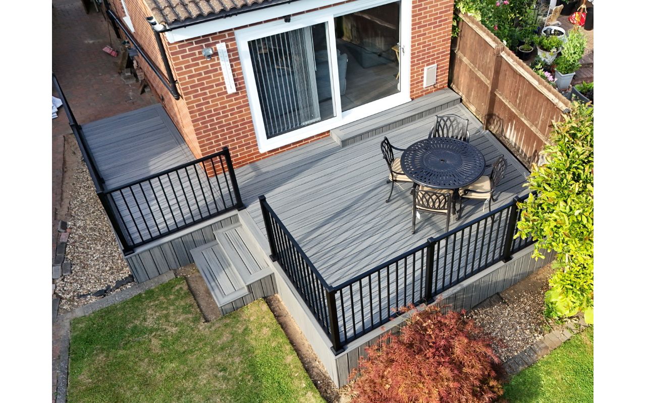 Trex Transcend Island Mist decking with Trex Black Signature Railings
