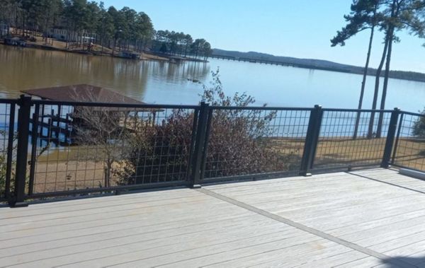 Trex railing with Hogwire infill