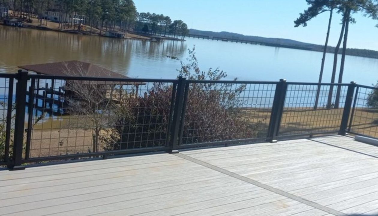 Trex railing with Hogwire infill