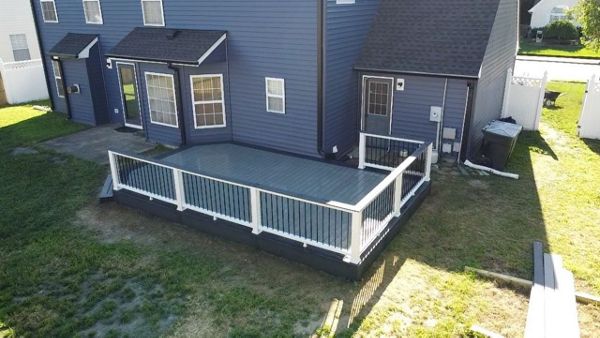 TREX Select Pebble Grey with Winchester Grey picture frame & Trex Transcend Classic White Cocktail Railing in Hampton, VA