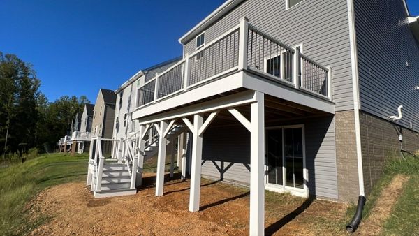 Trex Select Pebble Grey with Trex Transcend Classic White Railing in Williamsburg, VA