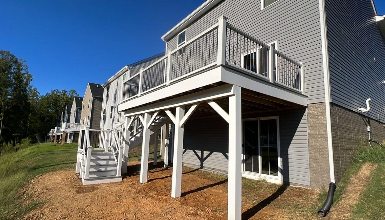 Trex Select Pebble Grey with Trex Transcend Classic White Railing in Williamsburg, VA