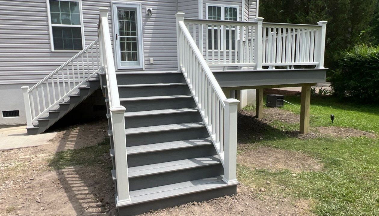 Trex Select Pebble Grey with Trex Transcend Classic White Railing in Chesapeake, VA