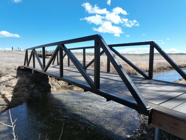 Truss Bridge with Trex Enhanced Naturals Toasted Sand