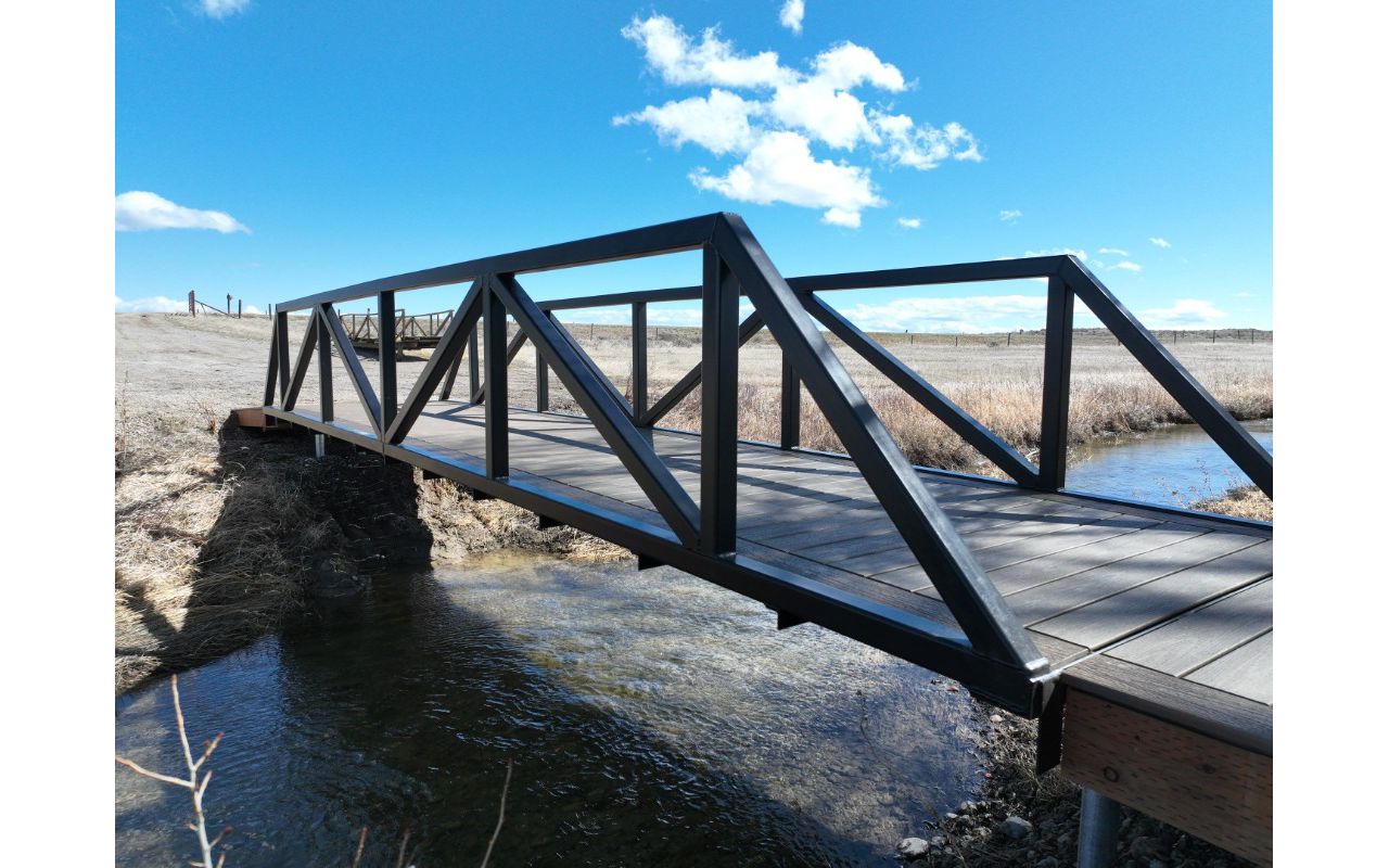 Truss Bridge with Trex Enhanced Naturals Toasted Sand