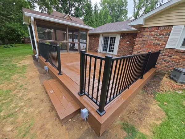 Trex Select Whiskey Barrel decking w/ Trex Select Aluminum railing