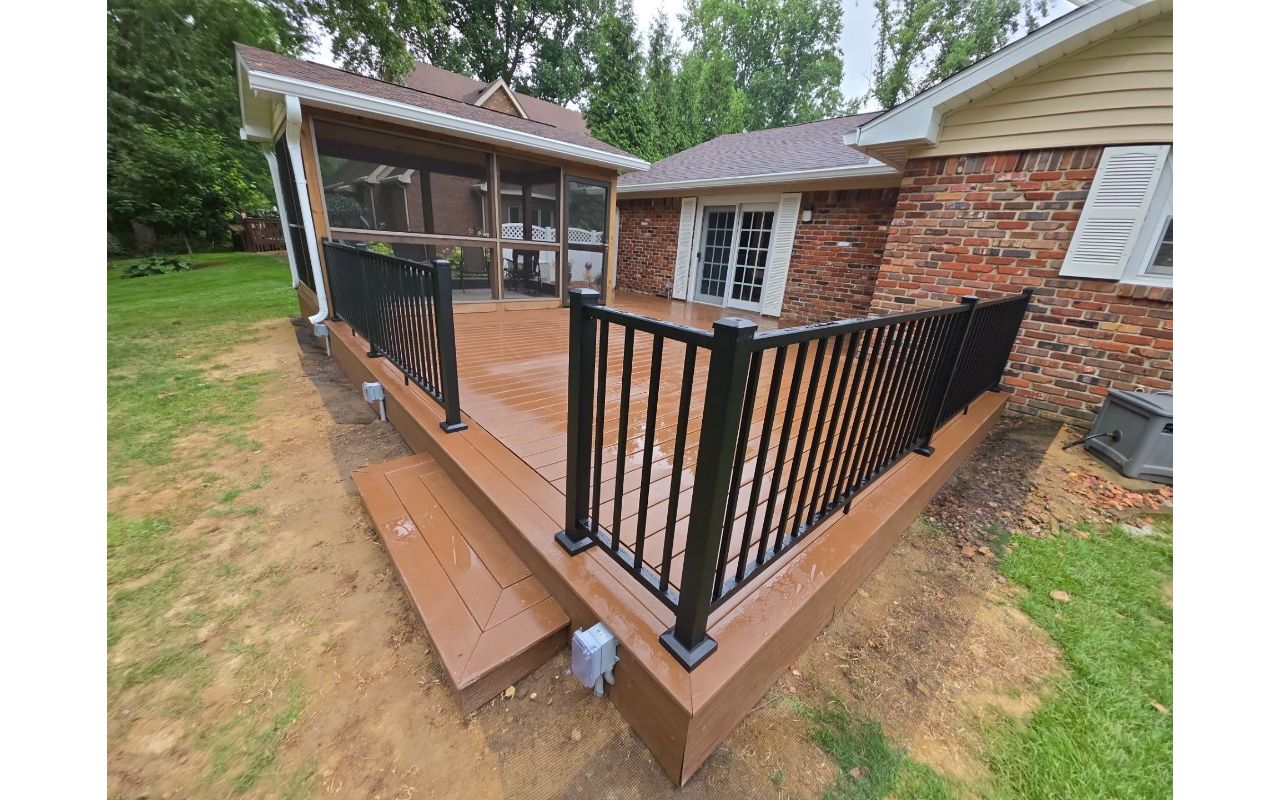 Trex Select Whiskey Barrel decking w/ Trex Select Aluminum railing
