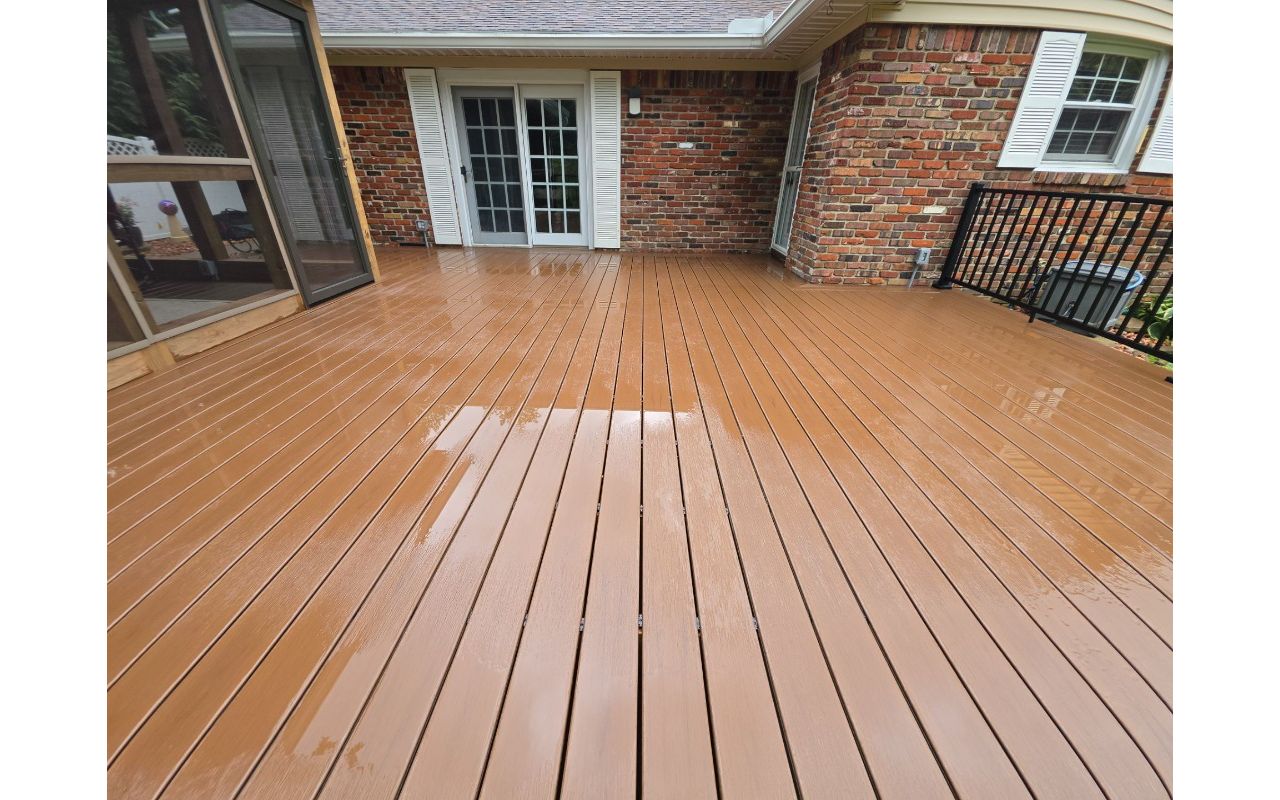 Trex Select Whiskey Barrel decking w/ Trex Select Aluminum railing