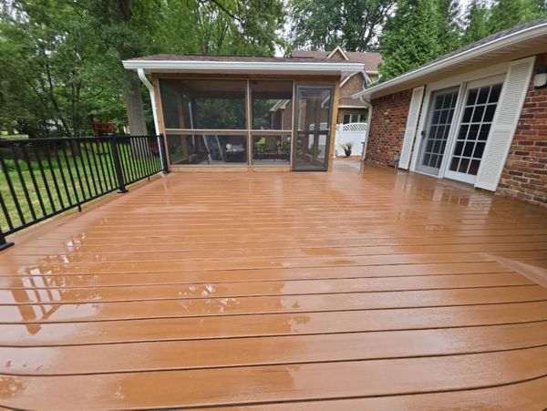Trex Select Whiskey Barrel decking w/ Trex Select Aluminum railing