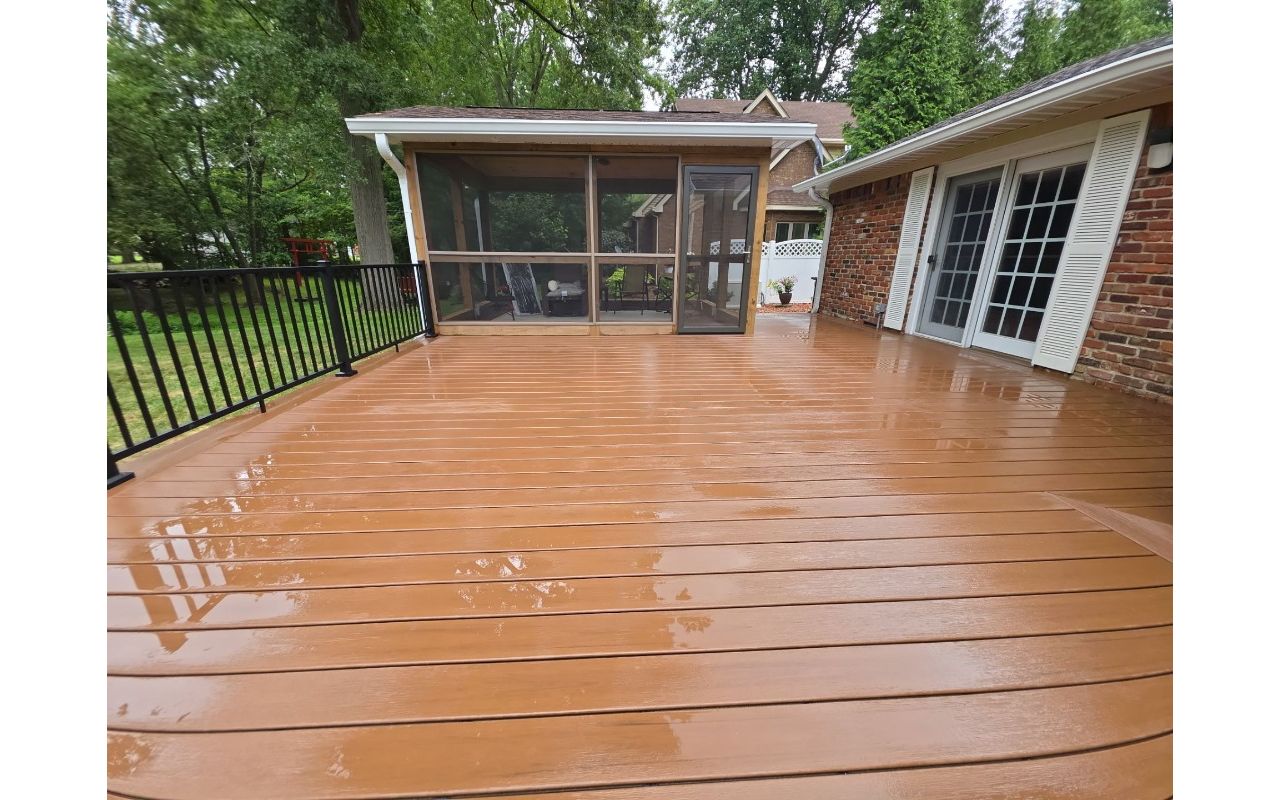 Trex Select Whiskey Barrel decking w/ Trex Select Aluminum railing