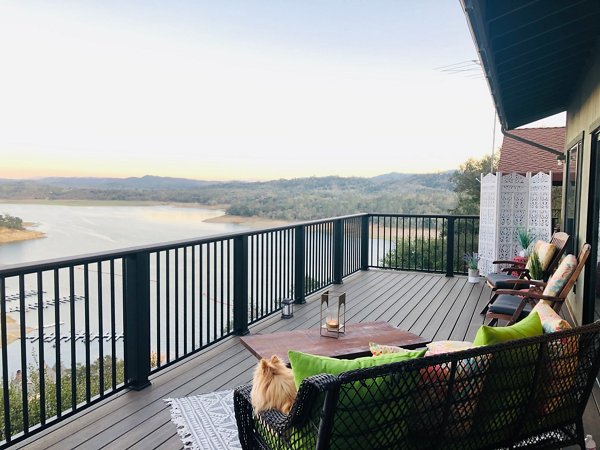 Classic White railing with round black aluminum balusters