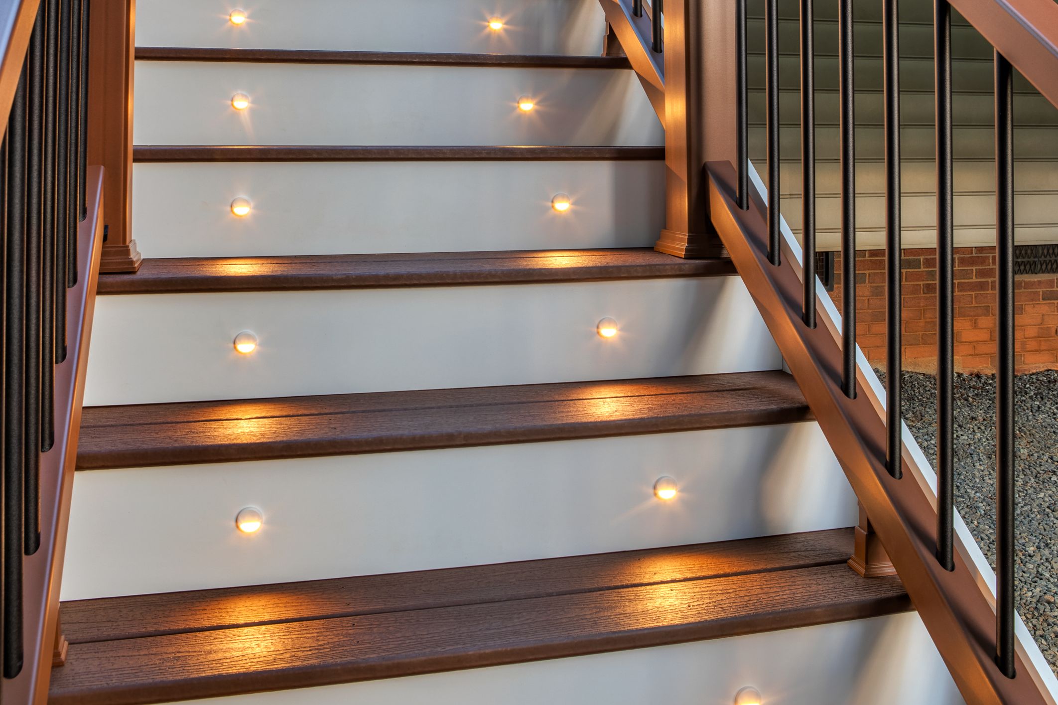 17 Ideas for Elegant and Functional Deck Stairs | Trex, image size:2124x1415