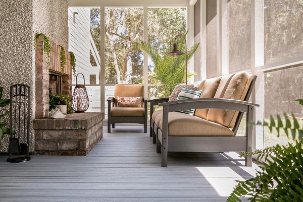 Screened in porch with Trex decking in the color Foggy Wharf, decorated with stylish outdoor furniture