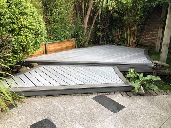 Trex Enhance Naturals Foggy Wharf with curved Trex Transcend Island Mist borders in Bexley Kent.