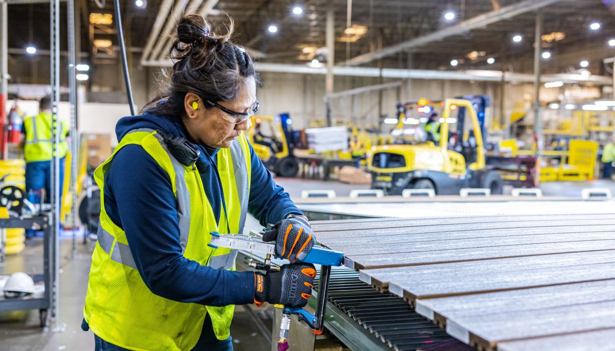 fernley-employees-working-warehouse-10.jpg