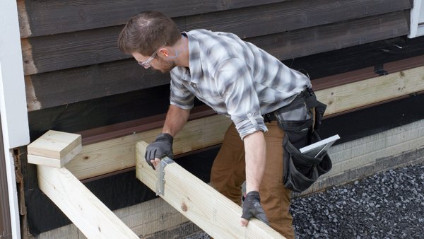 person correctly positioning the joist with crown side up