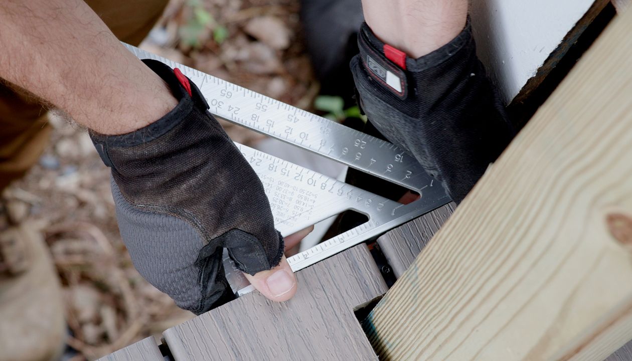 decking-around-railing-post-pro-tip