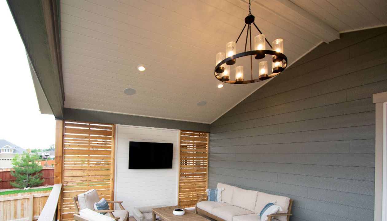 Parker, CO Trex Transcend deck and railing with privacy wall and patio cover