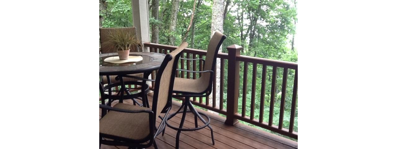 Trex Transcend Treehouse Railing blends naturally with Treehouse decking
