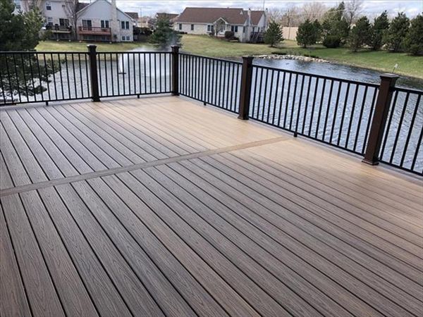New Lenox, Illinois Havana Gold decking with black Signature railings
