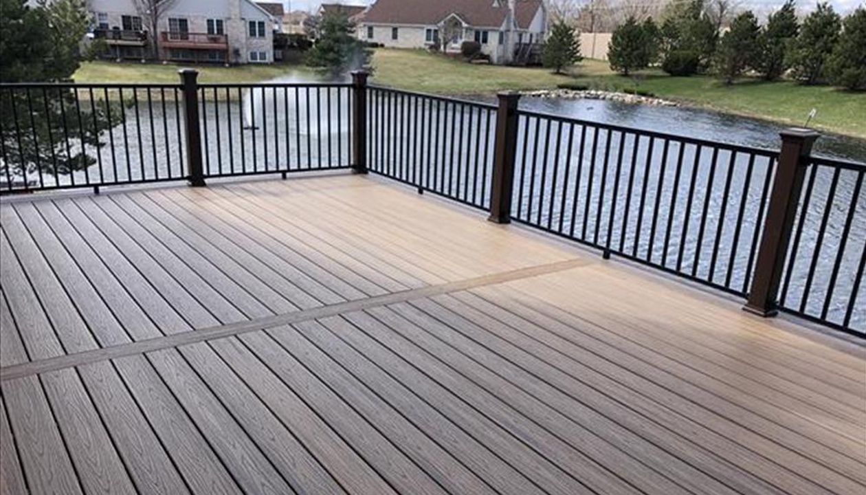 New Lenox, Illinois Havana Gold decking with black Signature railings