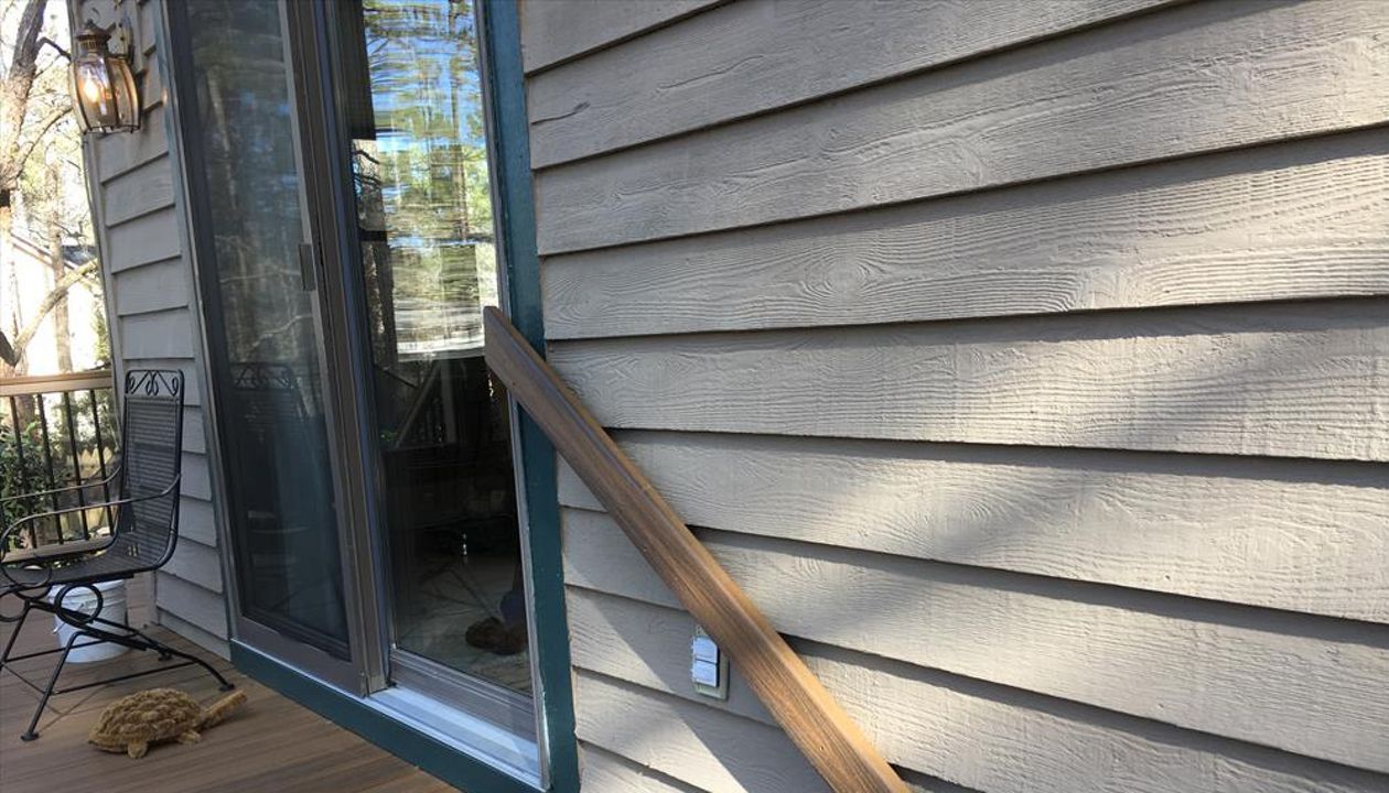 We go the extra mile including Trex 2x4 custom handrails that tie in perfectly with this siding product